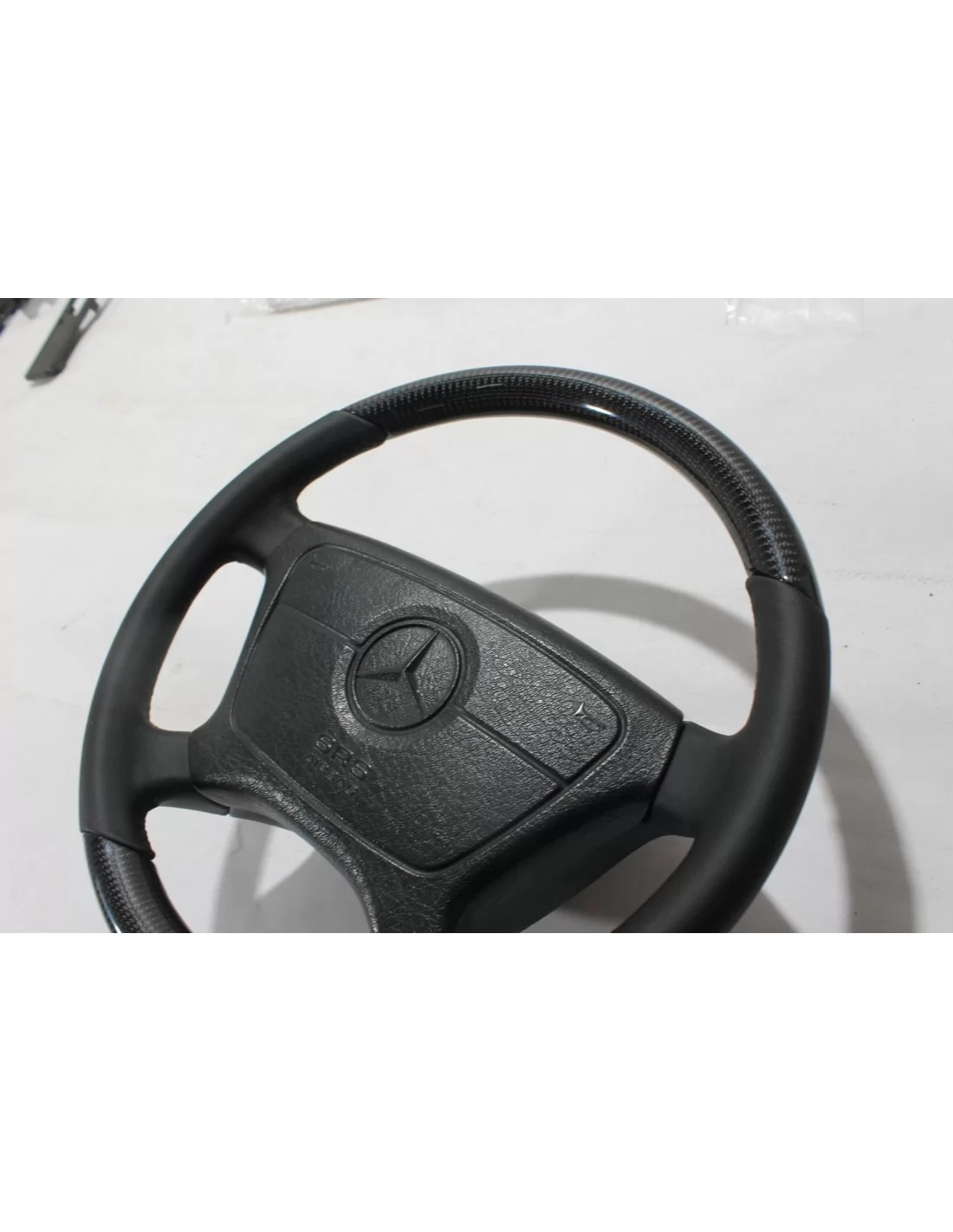  - Steering Wheels - Stuurwiel van koolstofvezel voor Mercedes-Benz W124 E-Klasse - 8 - Transformeer uw Mercedes-Benz W124 E-Kla