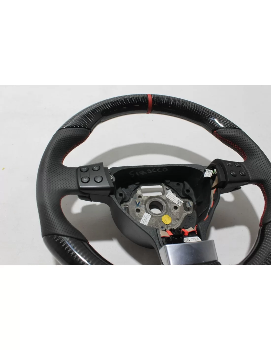 - Steering Wheels - Volante Volkswagen Scirocco em pele de carbono - 9 - Melhore a sua condução com o volante do Volkswagen Sci - Steering Wheels - Volante Volkswagen Scirocco em pele de carbono - 9 - Melhore a sua condução com o volante do Volkswagen Sci