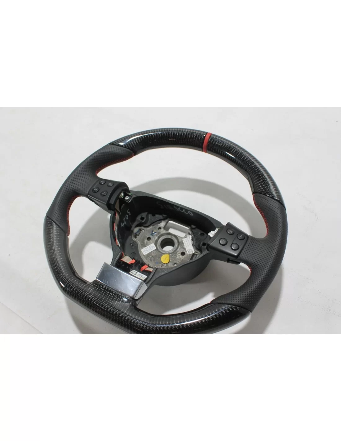 - Steering Wheels - Volante Volkswagen Scirocco em pele de carbono - 10 - Melhore a sua condução com o volante do Volkswagen Sc - Steering Wheels - Volante Volkswagen Scirocco em pele de carbono - 10 - Melhore a sua condução com o volante do Volkswagen Sc