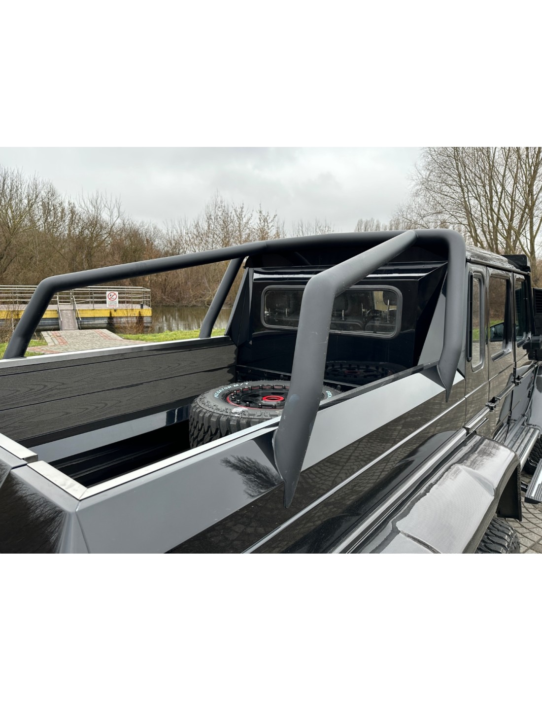 - Mercedes-Benz - Svart bakre övre båge för Mercedes-Benz W463 6x6 G-Klass - 1 - Förvandla din Mercedes-Benz W463 6x6 G-Klass m  - Mercedes-Benz - Svart bakre övre båge för Mercedes-Benz W463 6x6 G-Klass - 1 - Förvandla din Mercedes-Benz W463 6x6 G-Klass m