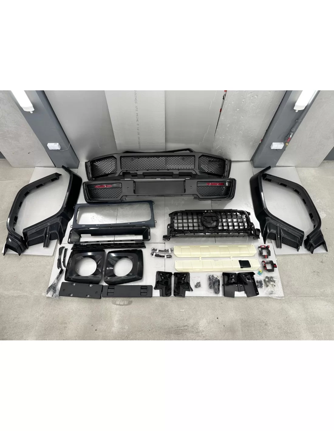 - Mercedes Benz - Kit de carrocería Brabus Widestar con inserciones de carbono para Mercedes-Benz Clase G W463A - 4 - Eleva tu   - Mercedes Benz - Kit de carrocería Brabus Widestar con inserciones de carbono para Mercedes-Benz Clase G W463A - 4 - Eleva tu