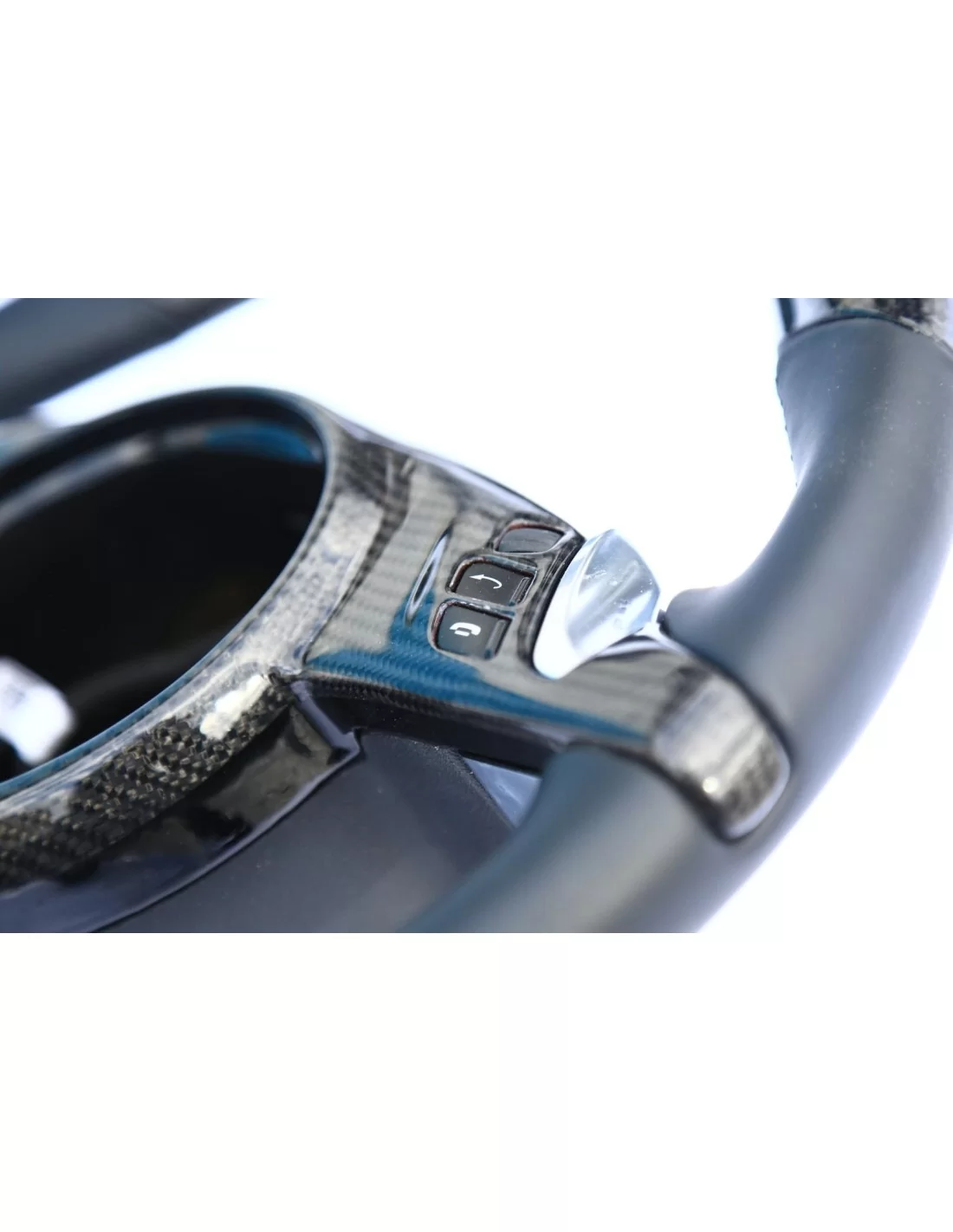  - Steering Wheels - Volante do Porsche Cayenne em pele de carbono - 5 - Melhore o seu Porsche Cayenne com este volante premium 