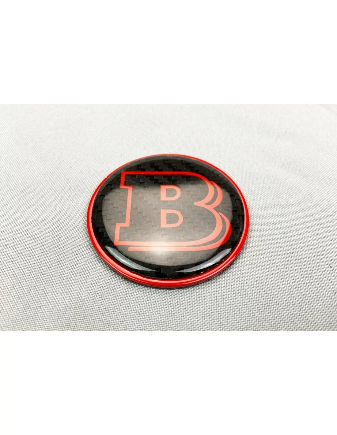 - logo & Emblems - 2-Komponenten-ROT-Metallic mit Carbon-Emblem des Brabus-Logos für die Motorhaube von Mercedes-Benz Fahrzeuge  - logo & Emblems - 2-Komponenten-ROT-Metallic mit Carbon-Emblem des Brabus-Logos für die Motorhaube von Mercedes-Benz Fahrzeuge