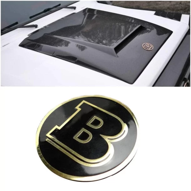 - Logos & Emblems - 用于奔驰 W463 G 级的 Brabus 风格引擎盖铲，引擎盖上独一无二的金色徽章 - 1 - 使用来自 Tuneverse 的 Brabus 金色引擎盖徽章升级您的奔驰 W463。为您的爱车增添一丝奢华与独特。