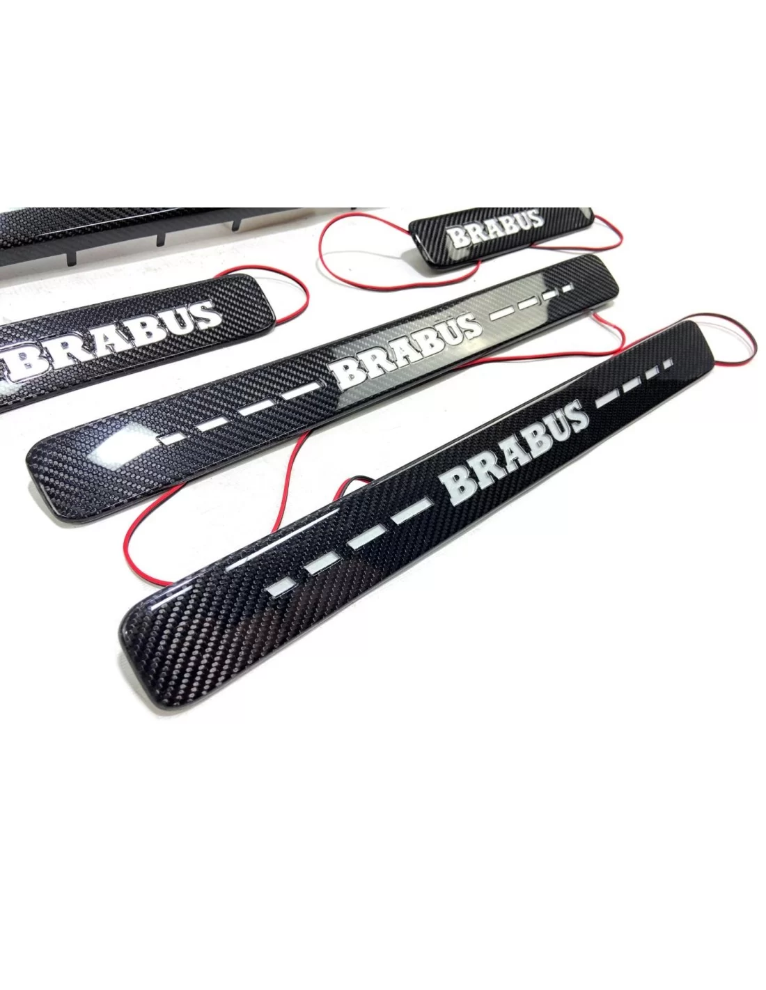  - Mercedes-Benz - Peitoris de porta Brabus iluminados com LEDs em fibra de carbono 5 peças para Mercedes-Benz W463A W464 Classe