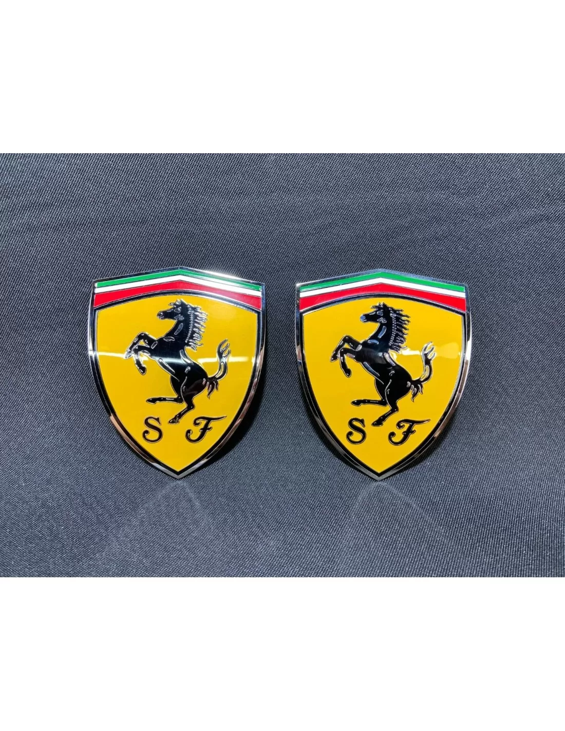  - logo & Emblems - Zestaw metalowych emblematów na słupki boczne Ferrari 360 Modena Yellow 65921900 - 2 - Wzbogać swoje Ferrari