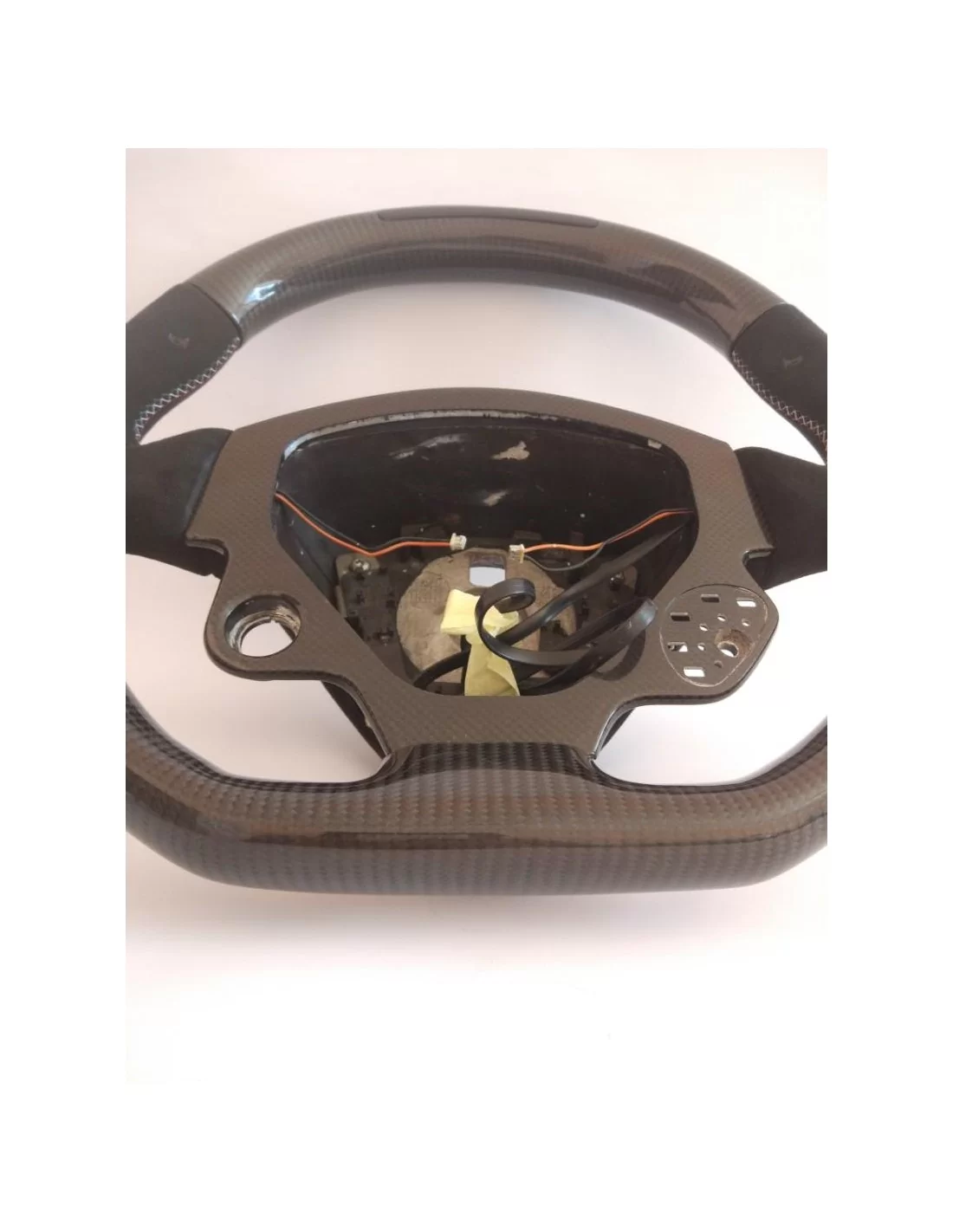  - Steering Wheels - 法拉利 California 碳阿尔坎塔拉方向盘 - 2 - 使用我们的碳阿尔坎塔拉方向盘改造您的法拉利 California，将时尚与性能完美融合！?❗️
