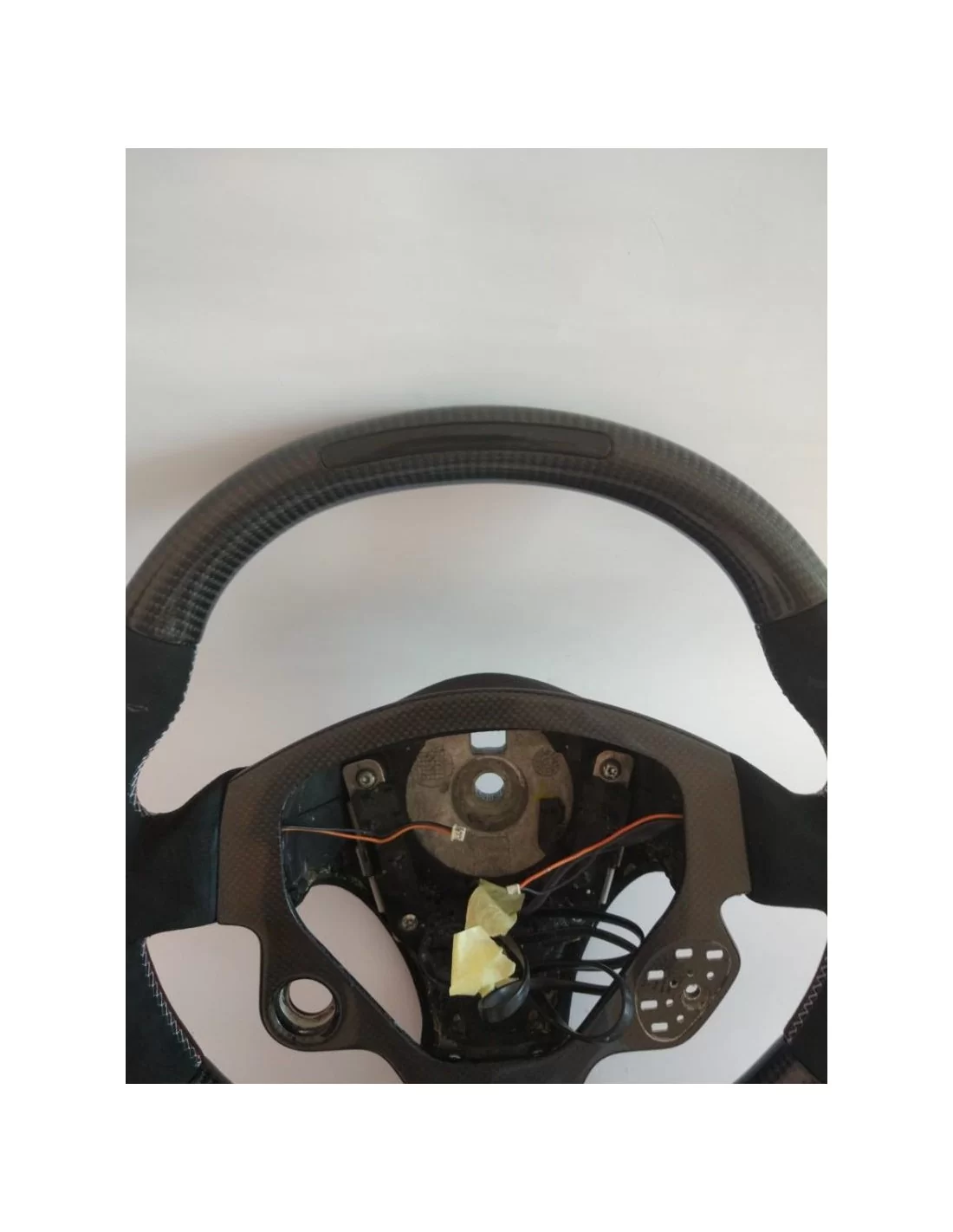  - Steering Wheels - 法拉利 California 碳阿尔坎塔拉方向盘 - 5 - 使用我们的碳阿尔坎塔拉方向盘改造您的法拉利 California，将时尚与性能完美融合！?❗️
