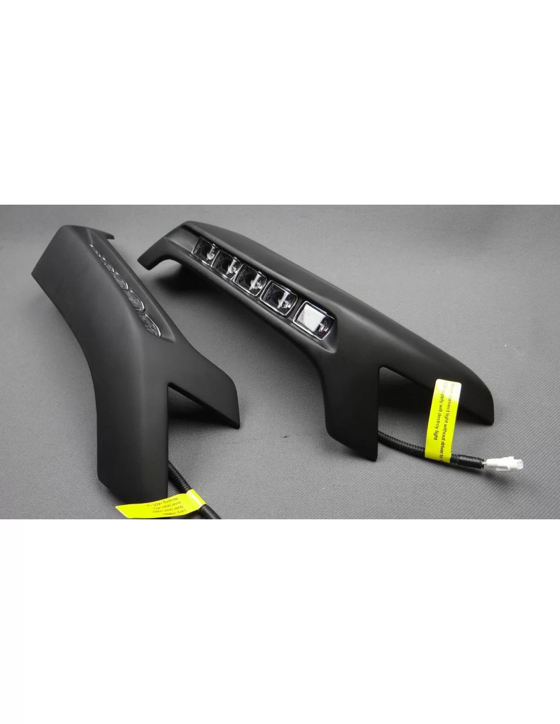  - Mercedes-Benz - 用于梅赛德斯-奔驰 W463 4x4 G-Wagon 的带 LED 的玻璃纤维 Brabus 前唇扰流板 - 3 - 时尚的玻璃纤维 Brabus 前唇扰流板（带 LED），为您的奔驰 W463 4x4 增色不少。立即