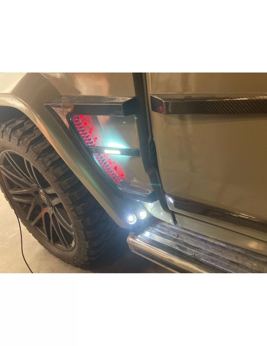  - Mercedes-Benz - Brabus 玻璃纤维宽翼车身套件和碳纤维元素 奔驰 G 级 W463 3 门轿车 - 6 - 在 Tuneverse 购买适用于梅赛德斯-奔驰 W463 的 Brabus 玻璃纤维 Widestar 碳纤维车身套件！