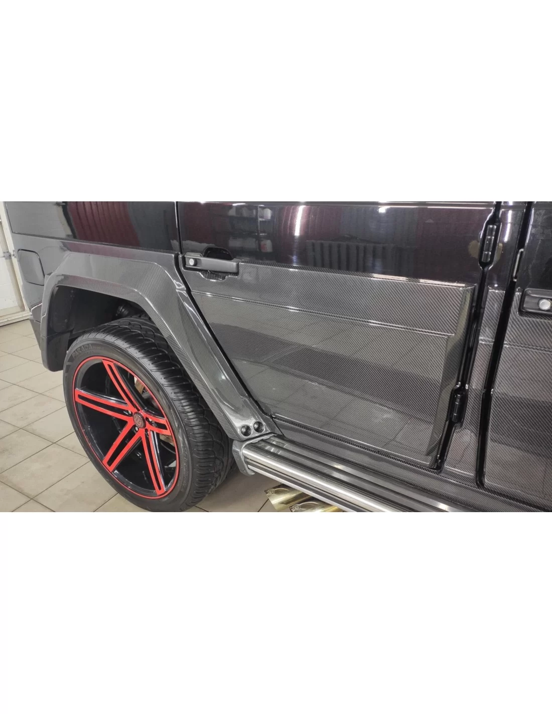  - Mercedes Benz - Brabus-Karosseriekit aus Kohlefaser für den W463 3-Türer der G-Klasse - 7 - Veredeln Sie Ihre Mercedes-Benz W
