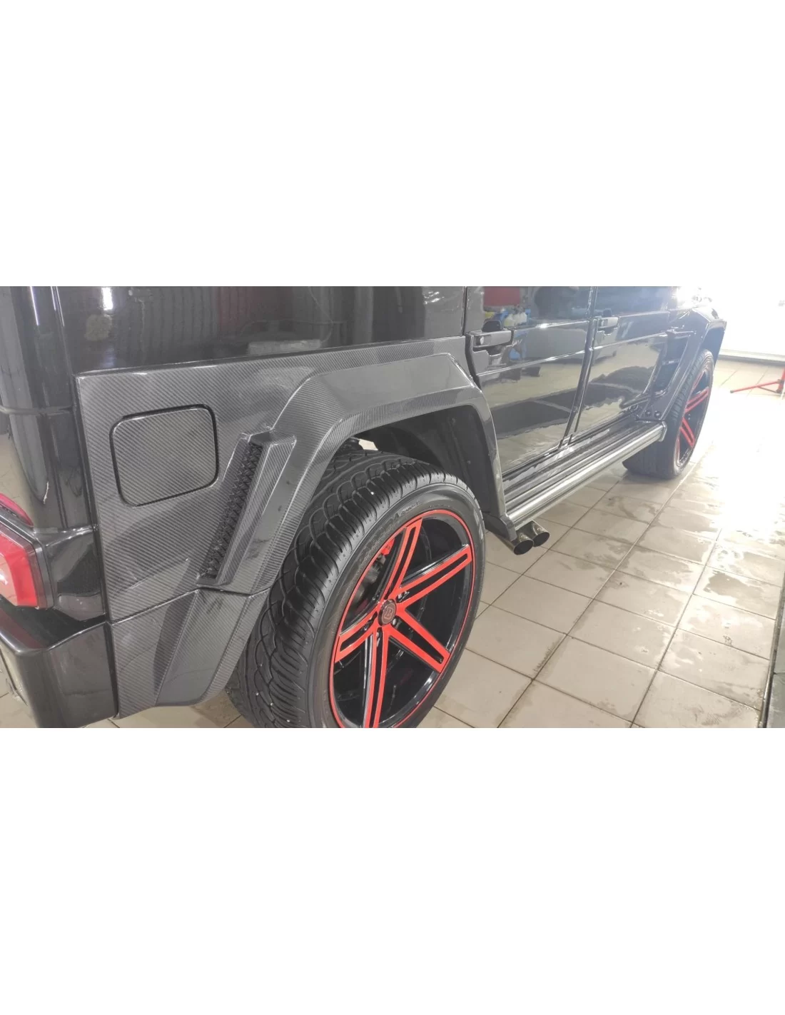  - Mercedes Benz - Brabus-Karosseriekit aus Kohlefaser für den W463 3-Türer der G-Klasse - 8 - Veredeln Sie Ihre Mercedes-Benz W