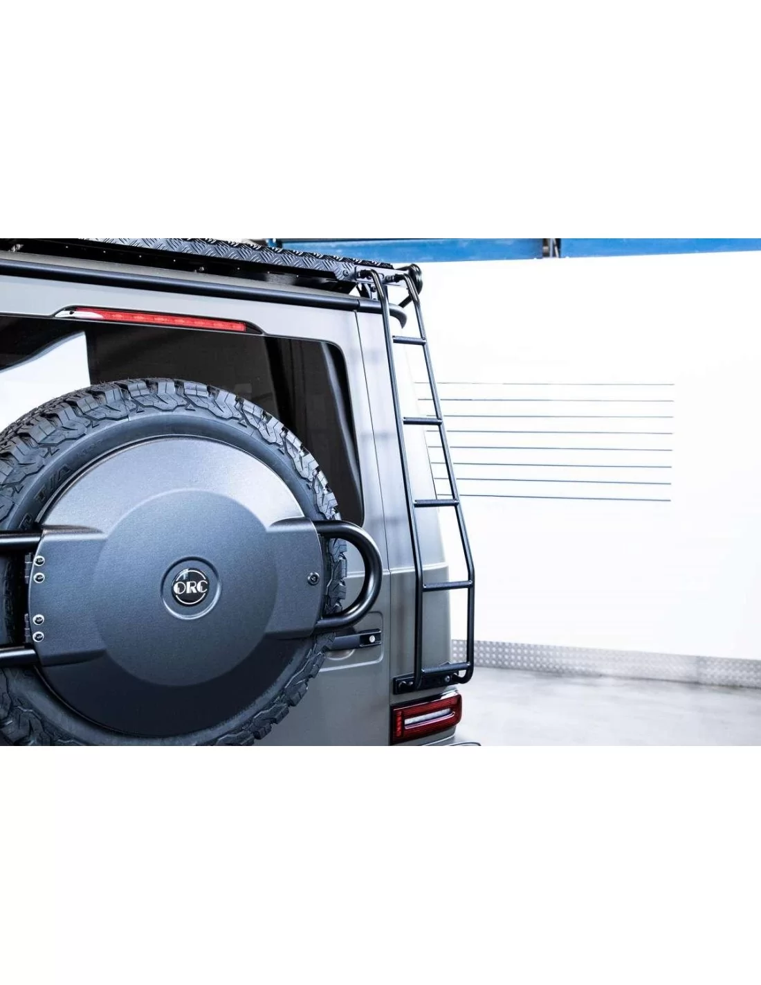 - Mercedes-Benz - 用于梅赛德斯-奔驰 W463A 四轮驱动 G 型旅行车的车顶检修梯 - 2 - 使用这款专为梅赛德斯-奔驰 W463A 4x4 G-Wagon 设计的车顶登车梯,可轻松登上车顶。立即在 Tuneverse 订购!✳️❄  - Mercedes-Benz - 用于梅赛德斯-奔驰 W463A 四轮驱动 G 型旅行车的车顶检修梯 - 2 - 使用这款专为梅赛德斯-奔驰 W463A 4x4 G-Wagon 设计的车顶登车梯,可轻松登上车顶。立即在 Tuneverse 订购!✳️❄