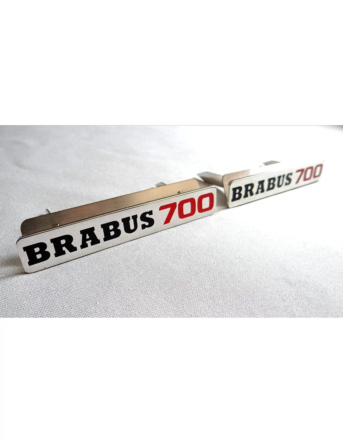  - Logos & Emblems - Metalliska golvmattor Brabus 700 mattemblem för Mercedes-Benz W463 G-Klass set 2st - 3 - Skaffa metalliska 