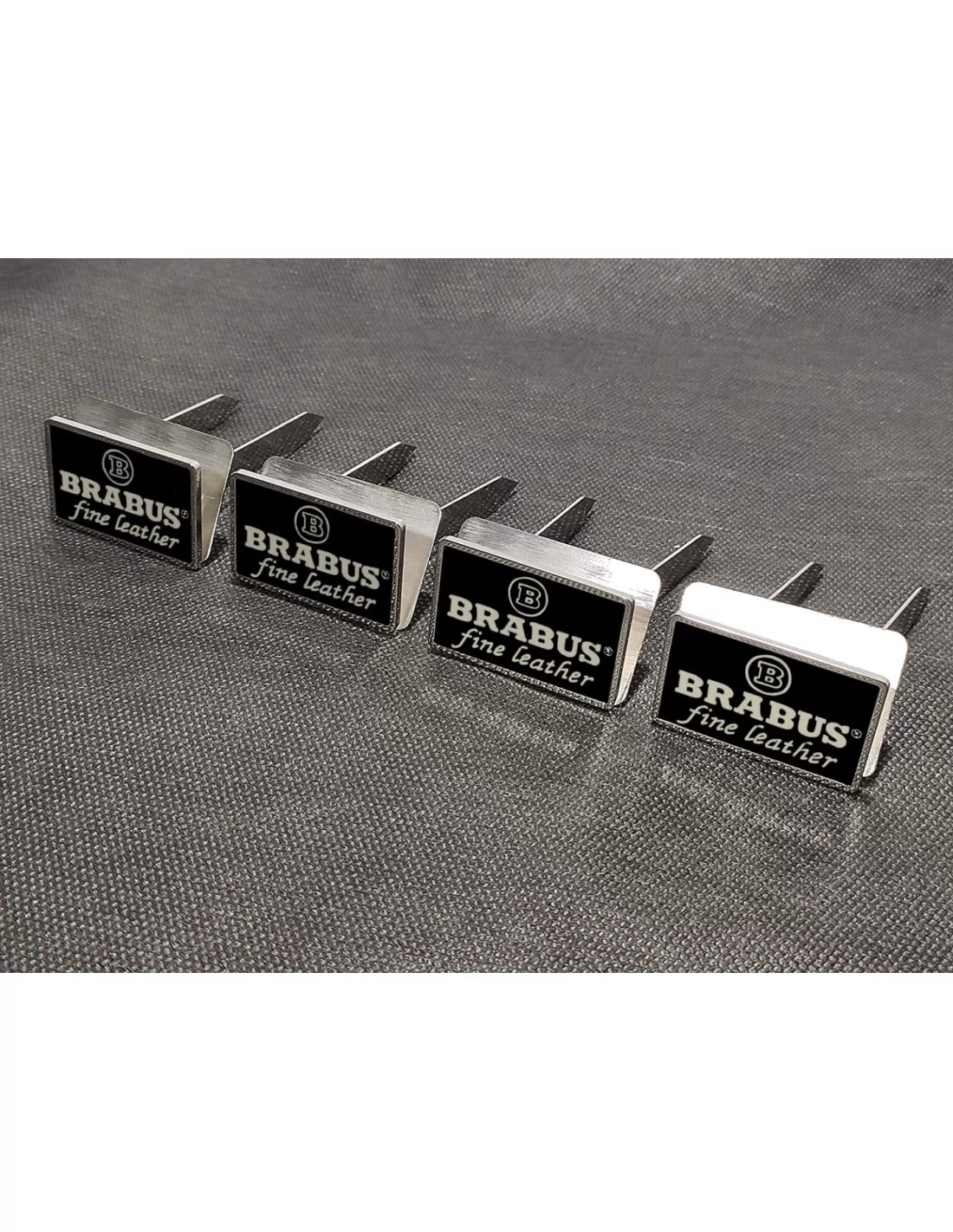 - Logos & Emblems - Metallic Brabus sätesmärken i fint läder set svart för Mercedes-Benz W463 G-Class - 4 - Förhöj din Mercedes - Logos & Emblems - Metallic Brabus sätesmärken i fint läder set svart för Mercedes-Benz W463 G-Class - 4 - Förhöj din Mercedes