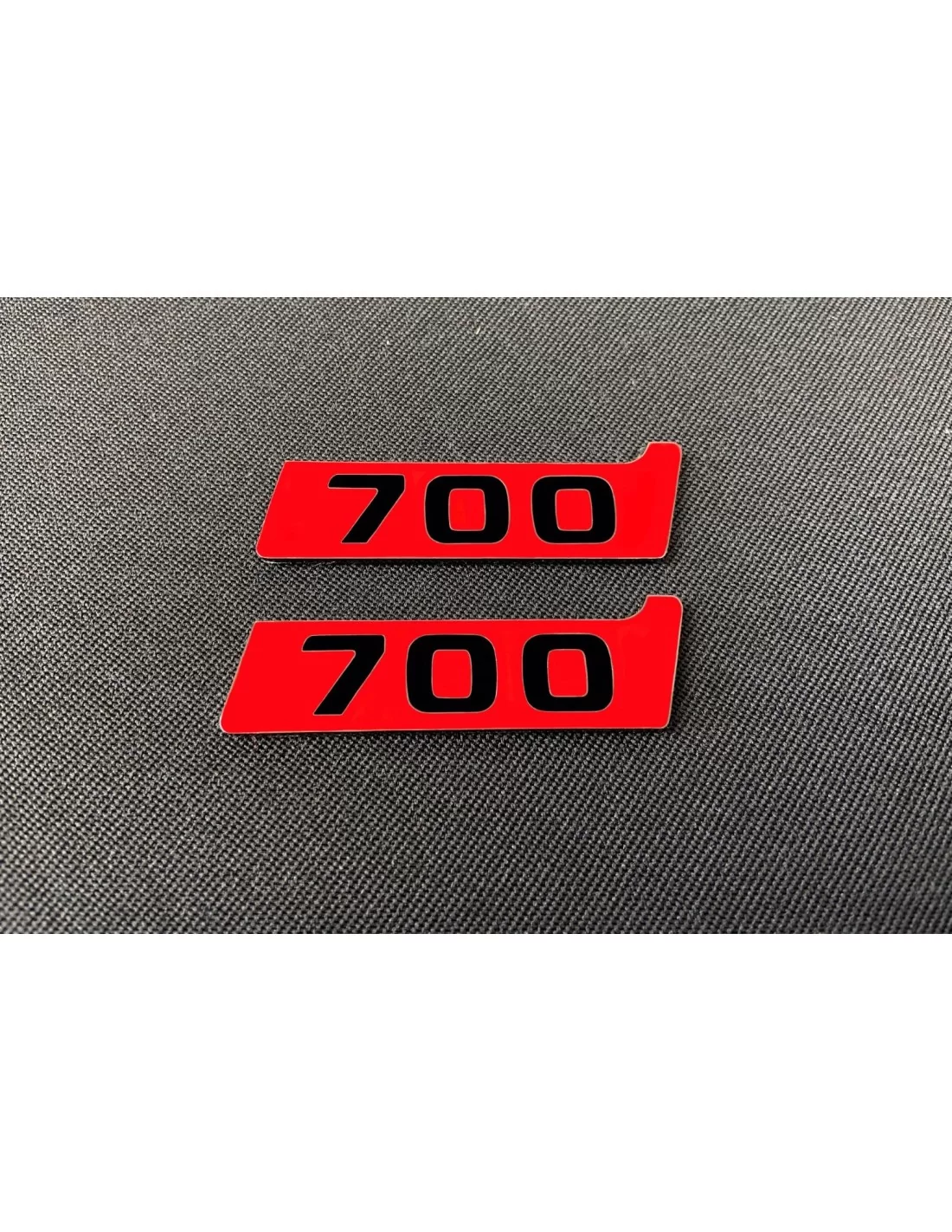 - logo & Emblems - Emblema logo Brabus Biturbo 700 rosso metallizzato per Mercedes-Benz Classe G W463 - 2 - Valorizzate la vost - logo & Emblems - Emblema logo Brabus Biturbo 700 rosso metallizzato per Mercedes-Benz Classe G W463 - 2 - Valorizzate la vost