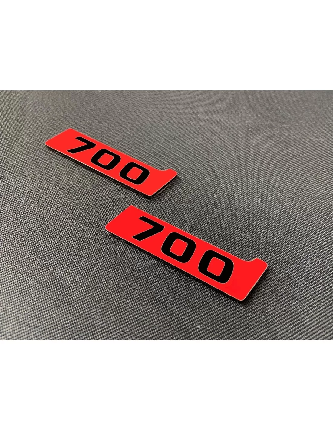 - logo & Emblems - Emblema logo Brabus Biturbo 700 rosso metallizzato per Mercedes-Benz Classe G W463 - 4 - Valorizzate la vost - logo & Emblems - Emblema logo Brabus Biturbo 700 rosso metallizzato per Mercedes-Benz Classe G W463 - 4 - Valorizzate la vost