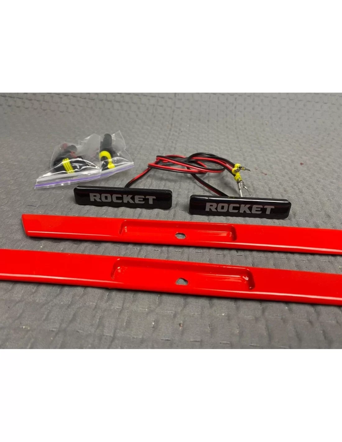 - Mercedes Benz - CZERWONA wstawka błotnika LED NIEBIESKI emblemat Brabus Rocket Style Badge Mercedes G-Wagon W463A - 4 - Uleps  - Mercedes Benz - CZERWONA wstawka błotnika LED NIEBIESKI emblemat Brabus Rocket Style Badge Mercedes G-Wagon W463A - 4 - Uleps