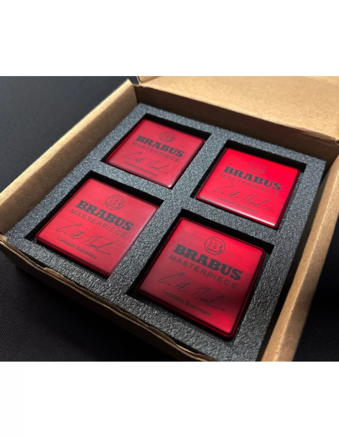  - Logos & Emblems - 用于梅赛德斯-奔驰 W463A G 系列的金属色 Brabus 红色杰作座椅徽章徽标套件 - 1 - 为您的梅赛德斯 W463A 升级金属质感的 Brabus 红色杰作座椅徽章标志，打造醒目奢华的内饰外观！❗️✌️
