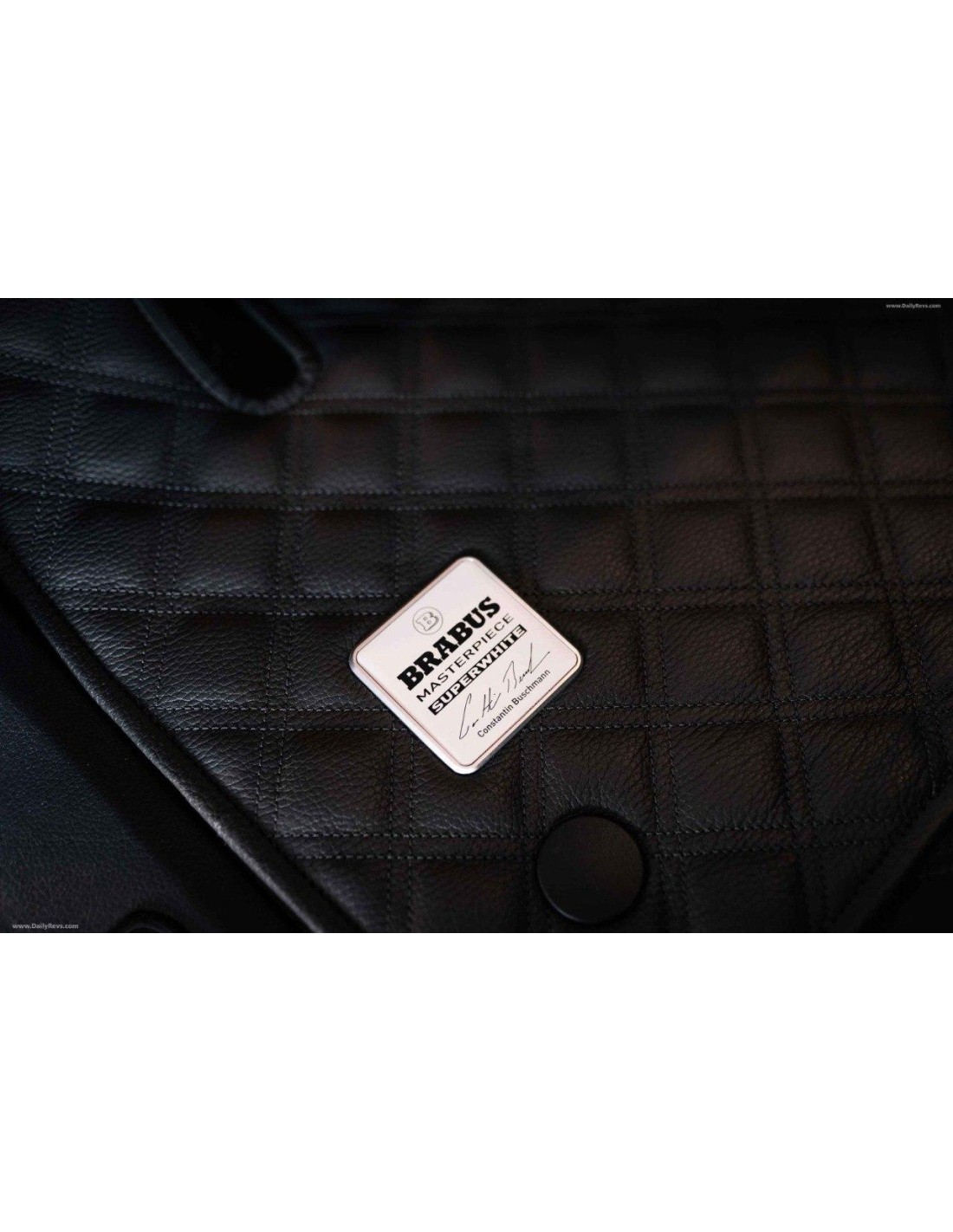 - logo & Emblems - Jeu de tapis de sol Brabus Masterpiece Superwhite Metallic pour Mercedes-Benz W463A Classe G - 1 - Achetez l  - logo & Emblems - Jeu de tapis de sol Brabus Masterpiece Superwhite Metallic pour Mercedes-Benz W463A Classe G - 1 - Achetez l