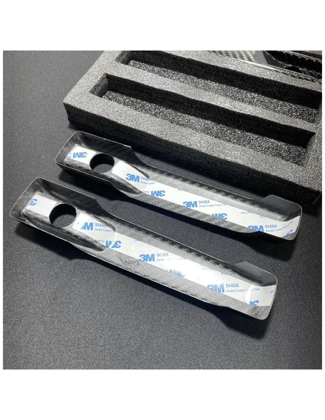 - Mercedes-Benz - 用于梅赛德斯-奔驰 W463A W464 G 系列的碳纤维带徽标 Brabus 门把手套 5pcs - 3 - 使用我们带有 Brabus 徽标的碳纤维门把手套,提升您的奔驰 W463A 车型的时尚外观!✨❗️  - Mercedes-Benz - 用于梅赛德斯-奔驰 W463A W464 G 系列的碳纤维带徽标 Brabus 门把手套 5pcs - 3 - 使用我们带有 Brabus 徽标的碳纤维门把手套,提升您的奔驰 W463A 车型的时尚外观!✨❗️