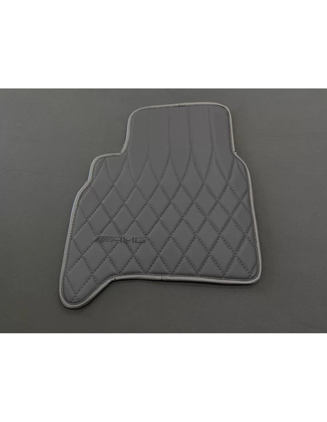  - Mercedes Benz - Tapis de sol AMG NOIR pour Mercedes-Benz W463A - 11 - Rehaussez l'intérieur de votre Mercedes-Benz W463A avec