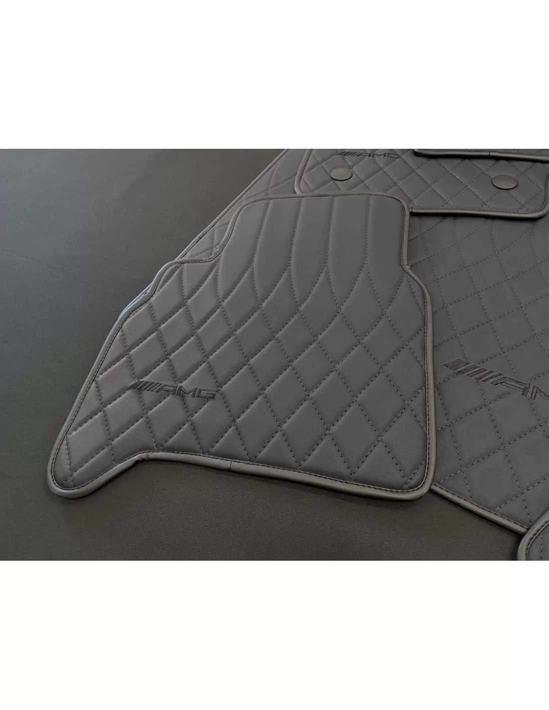  - Mercedes-Benz - Tapetes AMG PRETOS para Mercedes-Benz W463A - 12 - Eleve o interior do seu Mercedes-Benz W463A com os nossos 