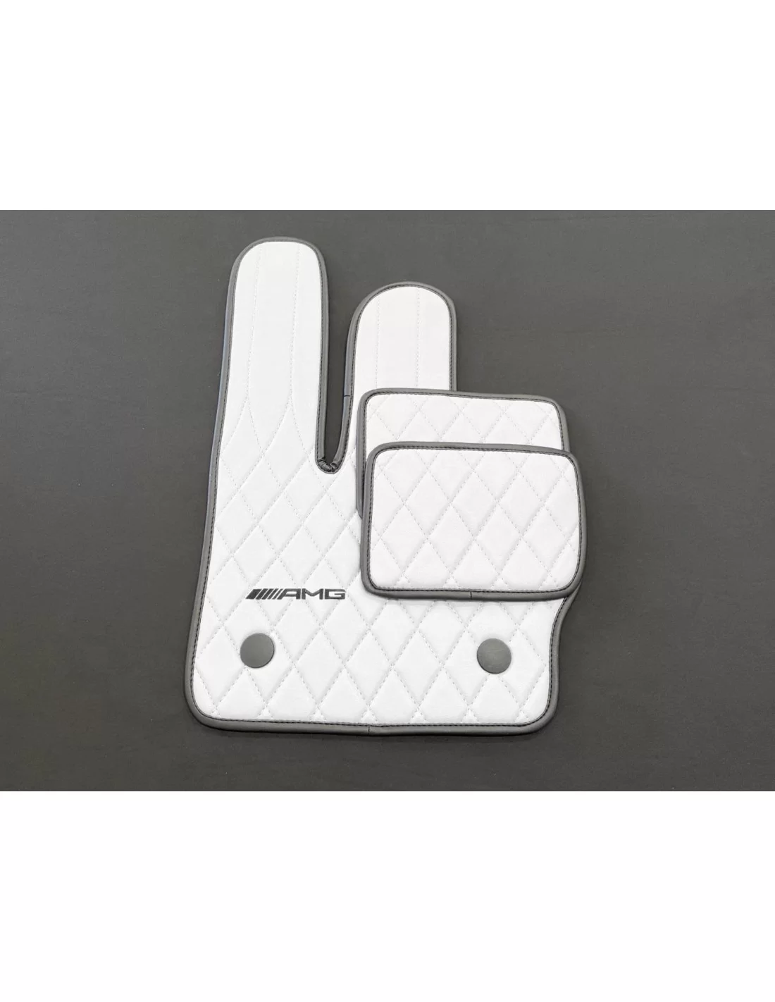 - Mercedes Benz - Tappetini AMG BIANCHI per Mercedes-Benz W463A - 5 - Valorizzate la vostra Mercedes-Benz W463A con i nostri el - Mercedes Benz - Tappetini AMG BIANCHI per Mercedes-Benz W463A - 5 - Valorizzate la vostra Mercedes-Benz W463A con i nostri el