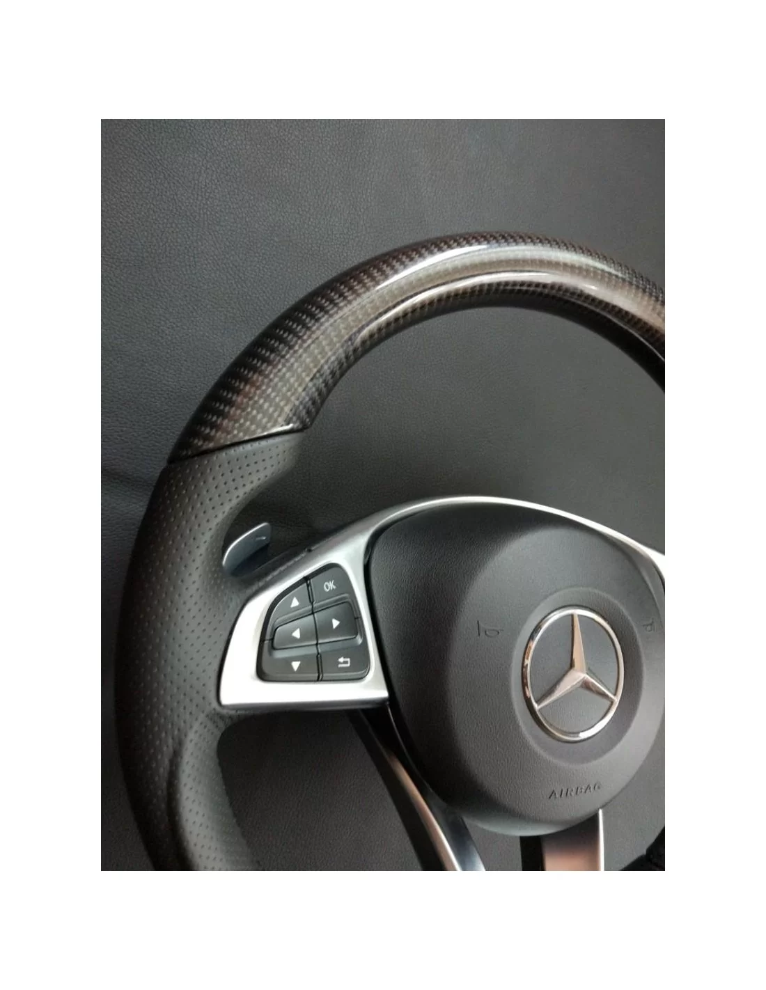 - Volant - Mercedes-Benz CLA CLS GLE Volant en cuir carbone - 2 - Améliorez votre Mercedes-Benz CLA, CLS, GLE avec ce volant en - Volant - Mercedes-Benz CLA CLS GLE Volant en cuir carbone - 2 - Améliorez votre Mercedes-Benz CLA, CLS, GLE avec ce volant en