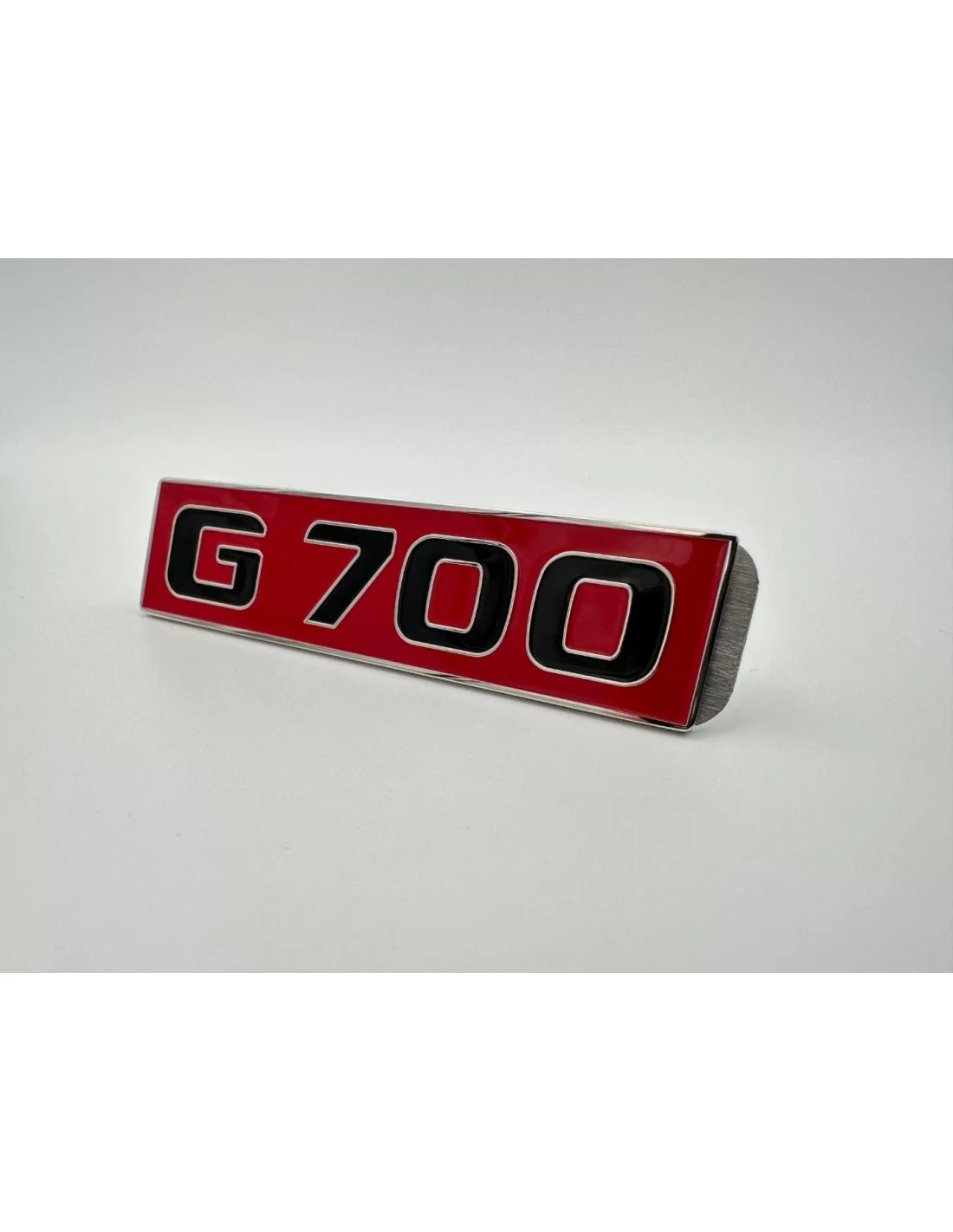 - logo & Emblems - Emblema rojo G700 metalizado para la parrilla delantera de Mercedes-Benz Clase G W463 - 2 - Comprar emblema   - logo & Emblems - Emblema rojo G700 metalizado para la parrilla delantera de Mercedes-Benz Clase G W463 - 2 - Comprar emblema