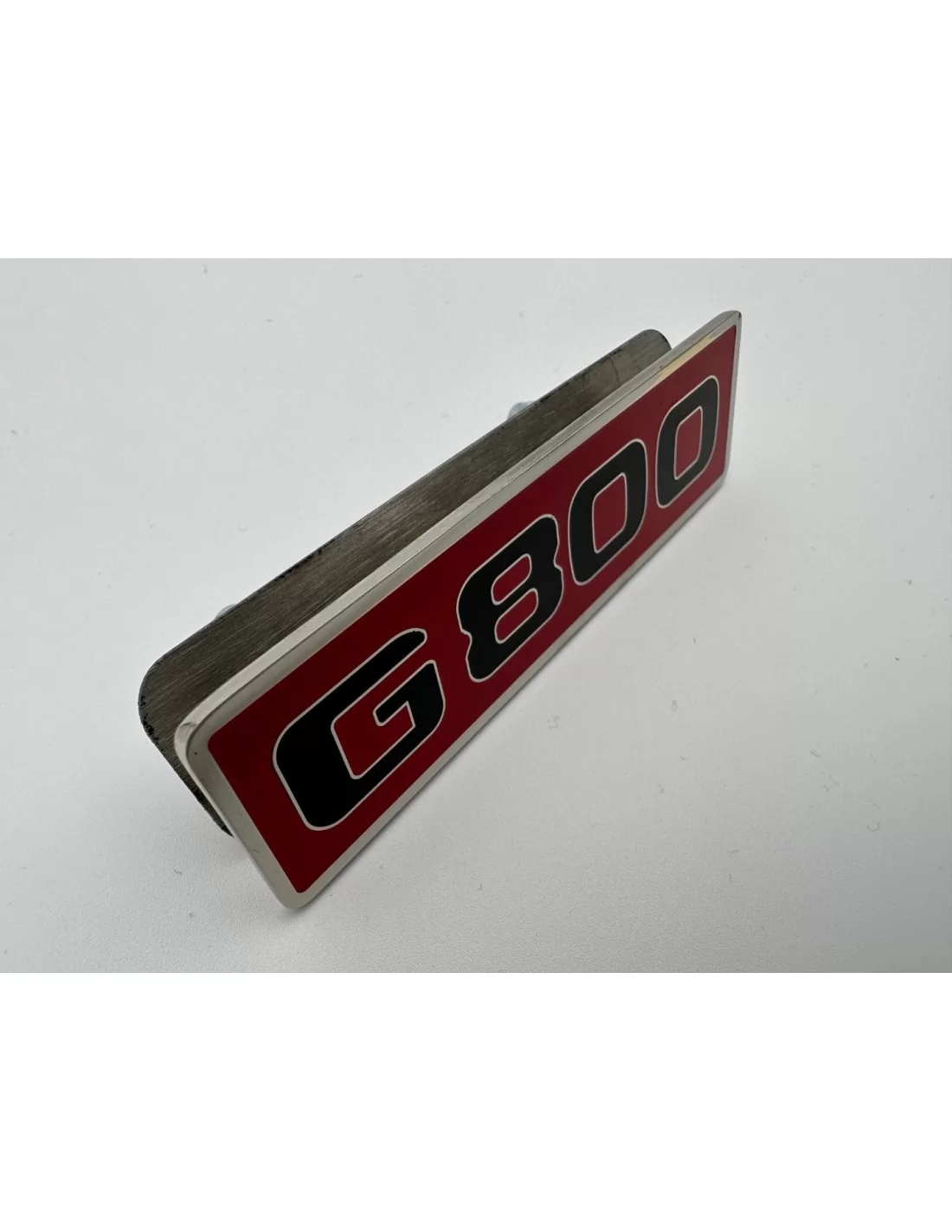  - logo & Emblems - Emblème rouge métallisé G800 pour calandre Mercedes-Benz Classe G W463 - 5 - Achetez l'emblème métallique ro