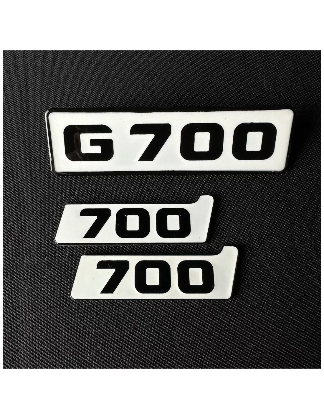  - logo & Emblems - Blanco Metálico Emblemas Mercedes G700 parrilla delantera Brabus BITURBO 700 Placa lateral insignias logotip