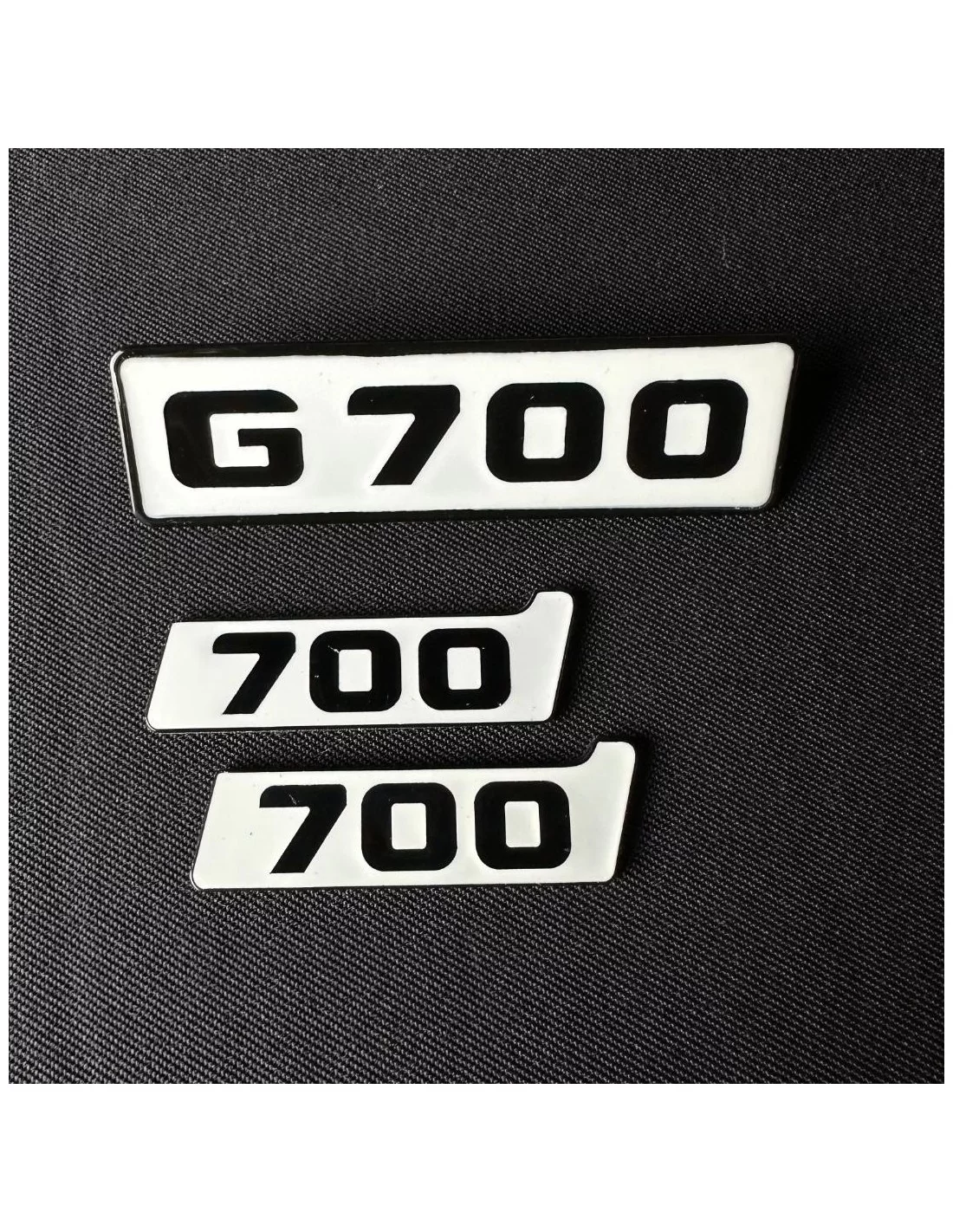  - logo & Emblems - Blanco Metálico Emblemas Mercedes G700 parrilla delantera Brabus BITURBO 700 Placa lateral insignias logotip