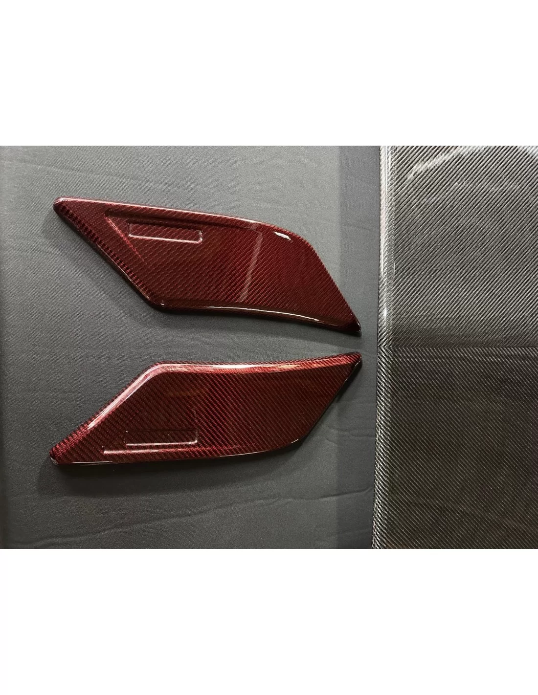 - Mercedes Benz - Roter Kohlefaser Dachheckspoiler Brabus Rocket Style für Mercedes-Benz W463A W464 G-Klasse - 4 - Veredeln Sie  - Mercedes Benz - Roter Kohlefaser Dachheckspoiler Brabus Rocket Style für Mercedes-Benz W463A W464 G-Klasse - 4 - Veredeln Sie