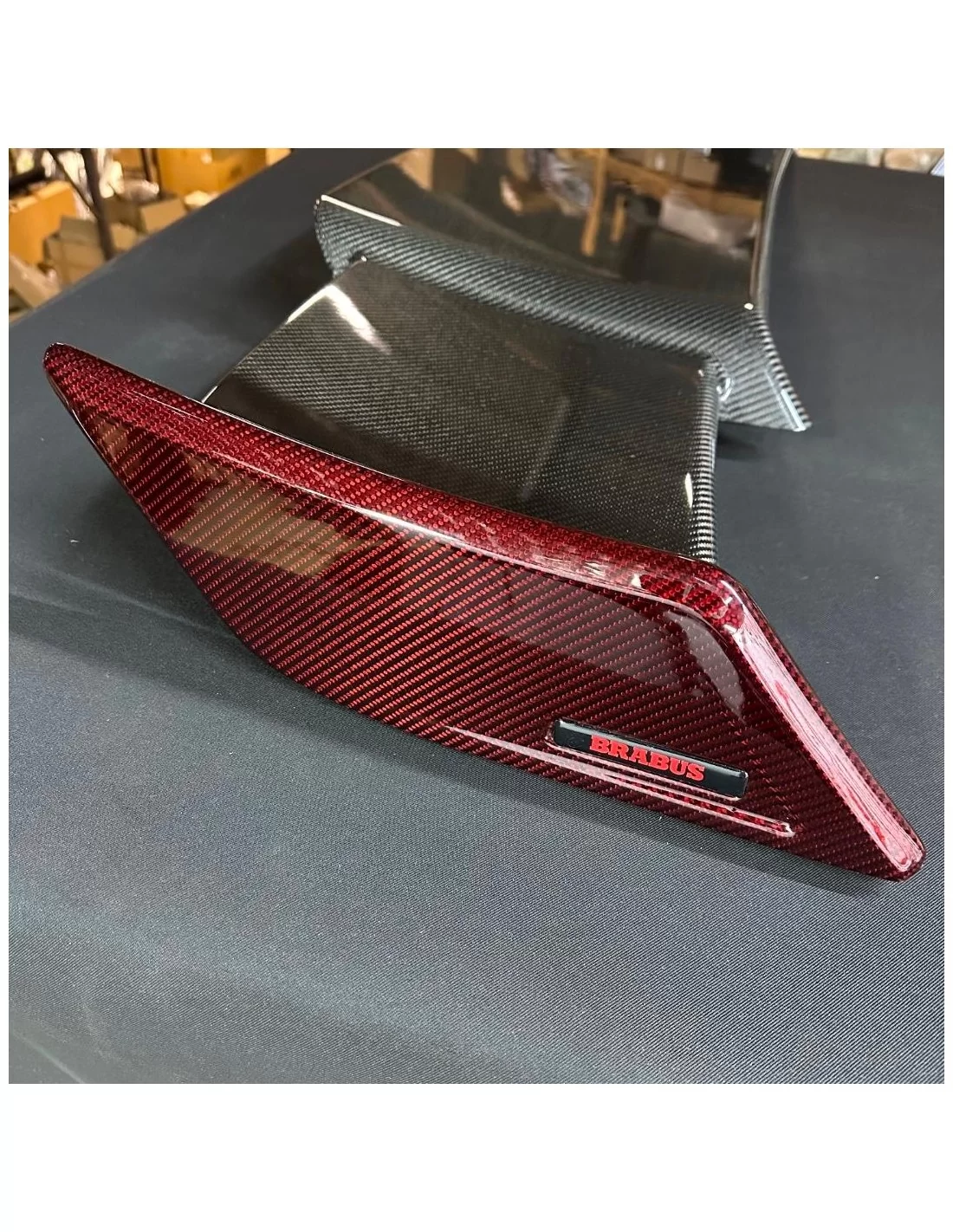  - Mercedes-Benz - Bakre takspoiler i röd kolfiber Brabus Rocket Style för Mercedes-Benz W463 - 7 - Köp Red Carbon Bakre Takspoi