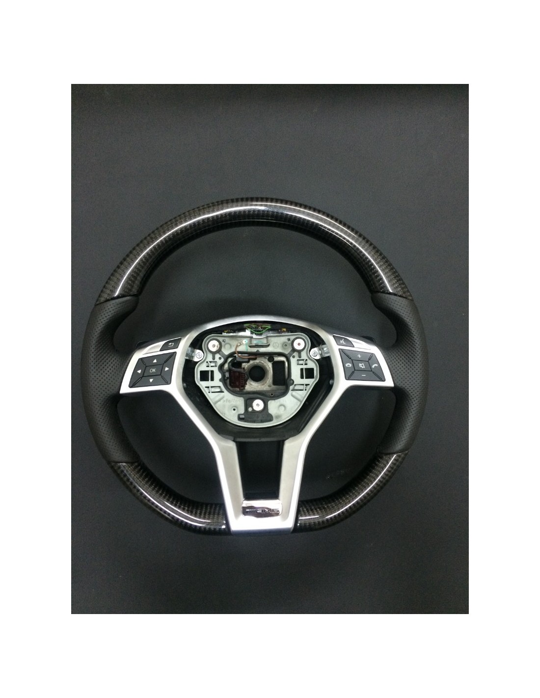  - Steering Wheels - 梅赛德斯-奔驰 CLS E 级 SLK W172 W218 W212 碳皮方向盘 - 1 - 使用梅赛德斯-奔驰 CLS E 级 SLK 碳纤维真皮方向盘，提升您的驾驶体验！时尚耐用--立即购买！✉️✒️