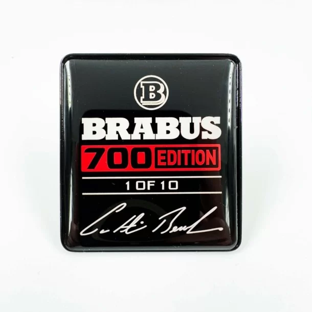  - Logos & Emblems - 梅赛德斯-奔驰 W463A G 系列金属色 Brabus 700 版红色座椅徽标标识套件 - 1 - 这款独一无二的 Metallic Brabus 700 版红色座椅徽章（10 枚中 1 枚）可提升您的梅赛德斯 