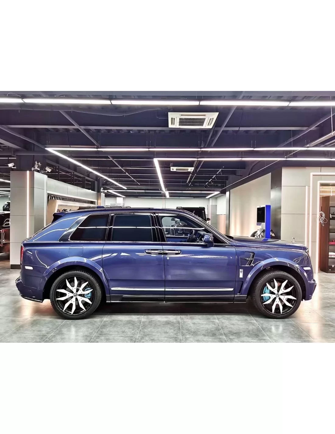 - Rolls Royce - Kit carrozzeria in fibra di carbonio in stile Mansory per Rolls-Royce Cullinan - 6 - Acquista il kit carrozzeri  - Rolls Royce - Kit carrozzeria in fibra di carbonio in stile Mansory per Rolls-Royce Cullinan - 6 - Acquista il kit carrozzeri