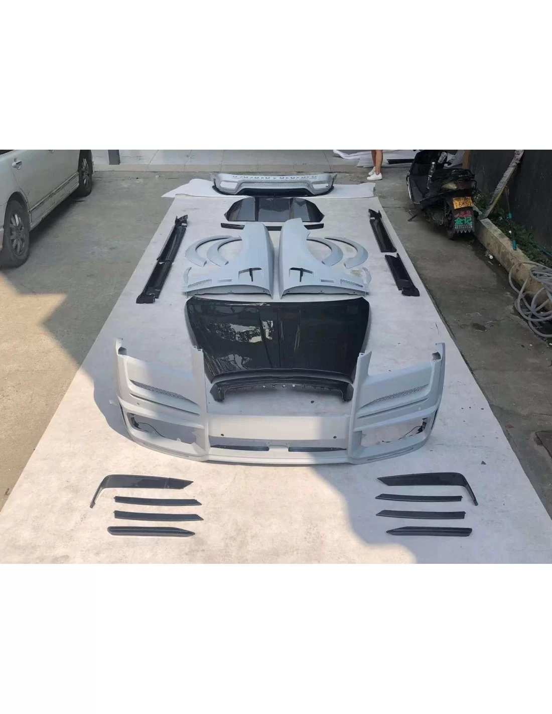  - Rolls Royce - Kit de carroçaria em fibra de carbono estilo Mansory para o Rolls-Royce Cullinan - 7 - Compre o kit de carroçar
