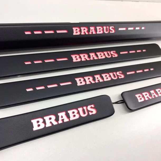  - Mercedes Benz - Brabus Soglie porta NERO ROSSO LED illuminato 5 pezzi per Mercedes-Benz W463A W464 Classe G - 1 - Valorizzate