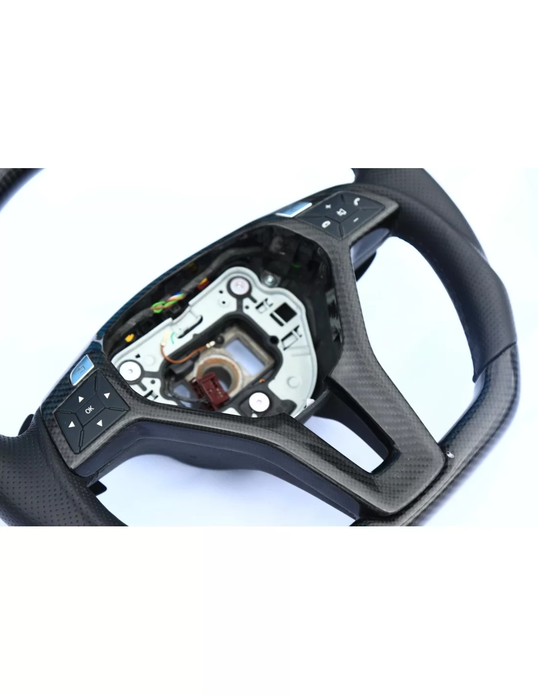 - Volante - Mercedes-Benz CLS Clase E SLK W172 W212 W218 Volante Cuero Carbono - 3 - Transforme su experiencia de conducción co - Volante - Mercedes-Benz CLS Clase E SLK W172 W212 W218 Volante Cuero Carbono - 3 - Transforme su experiencia de conducción co