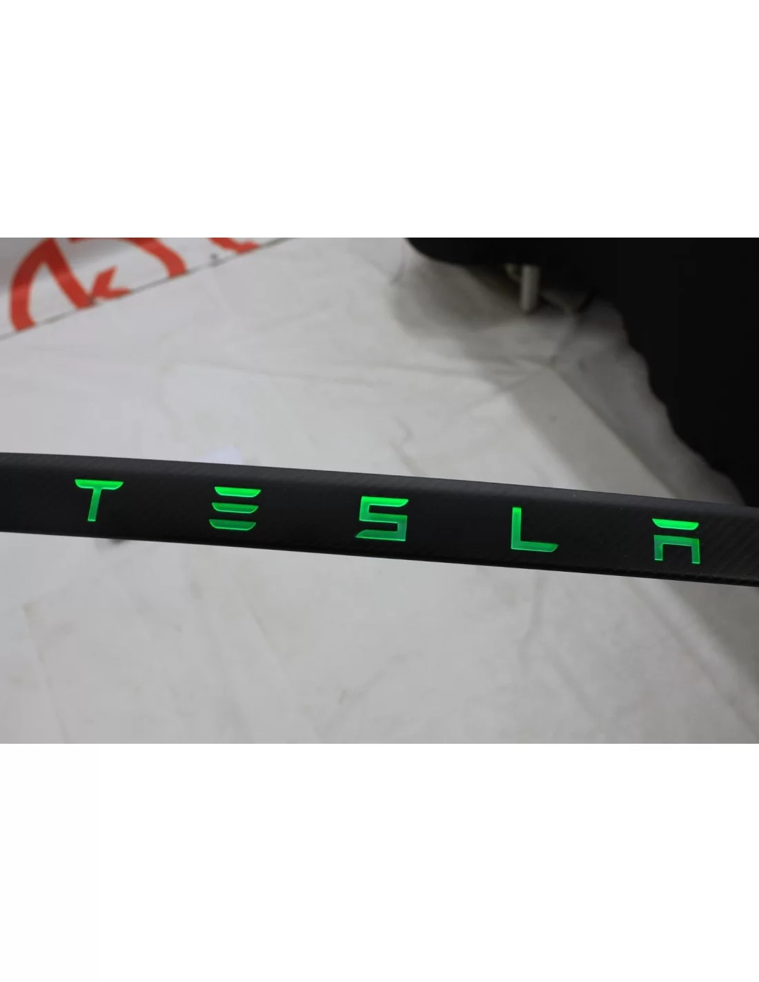  - Tesla - Garniture de coffre arrière en fibre de carbone avec LED pour les modes S de Tesla - 2 - Rehaussez votre Tesla Model 