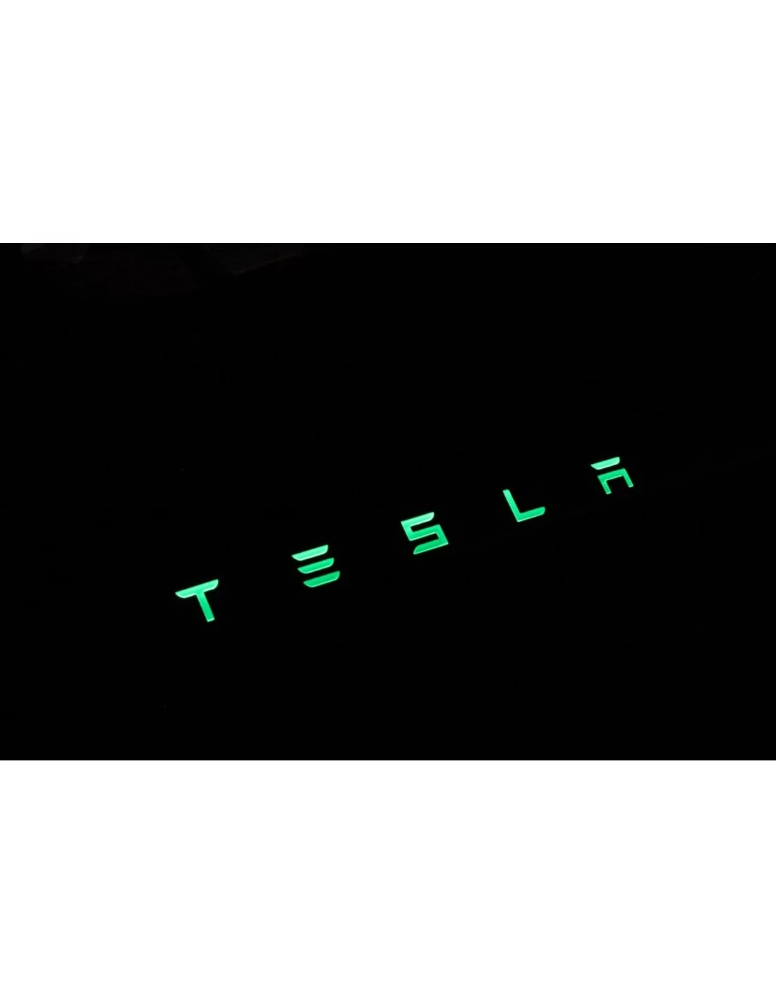  - Tesla - Embellecedor del maletero trasero de fibra de carbono con LED para Tesla Modes S - 3 - Eleve su Tesla Model S con est