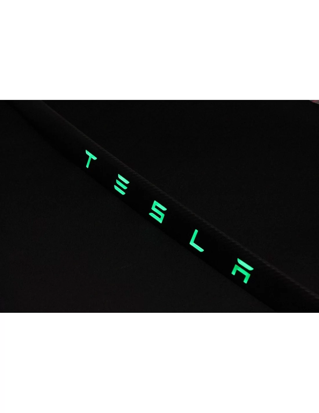  - Tesla - Embellecedor del maletero trasero de fibra de carbono con LED para Tesla Modes S - 4 - Eleve su Tesla Model S con est