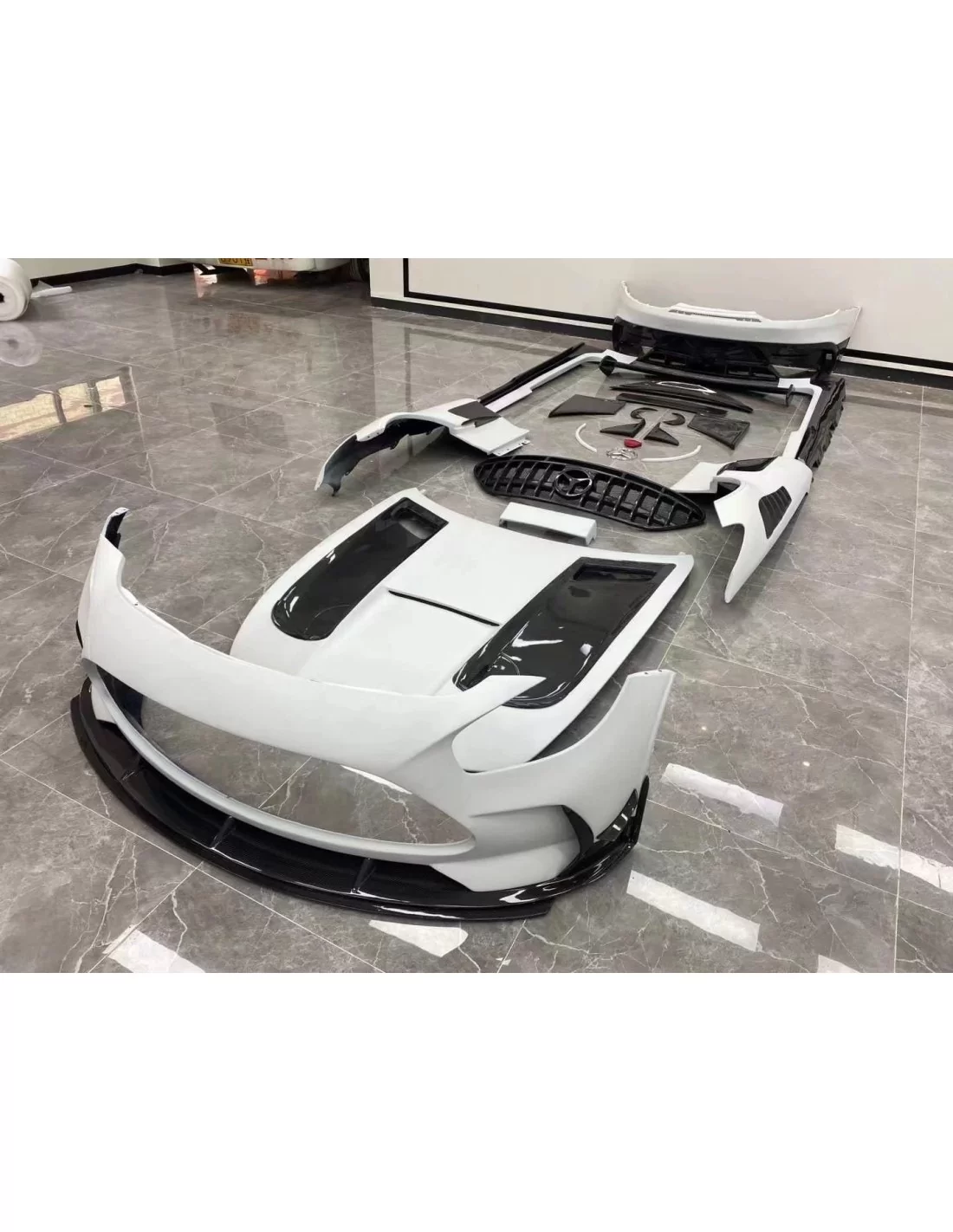  - Mercedes Benz - Kit carrosserie GTR en fibre de verre + fibre de carbone pour Mercedes GT - 3 - Rehaussez votre Mercedes GT a