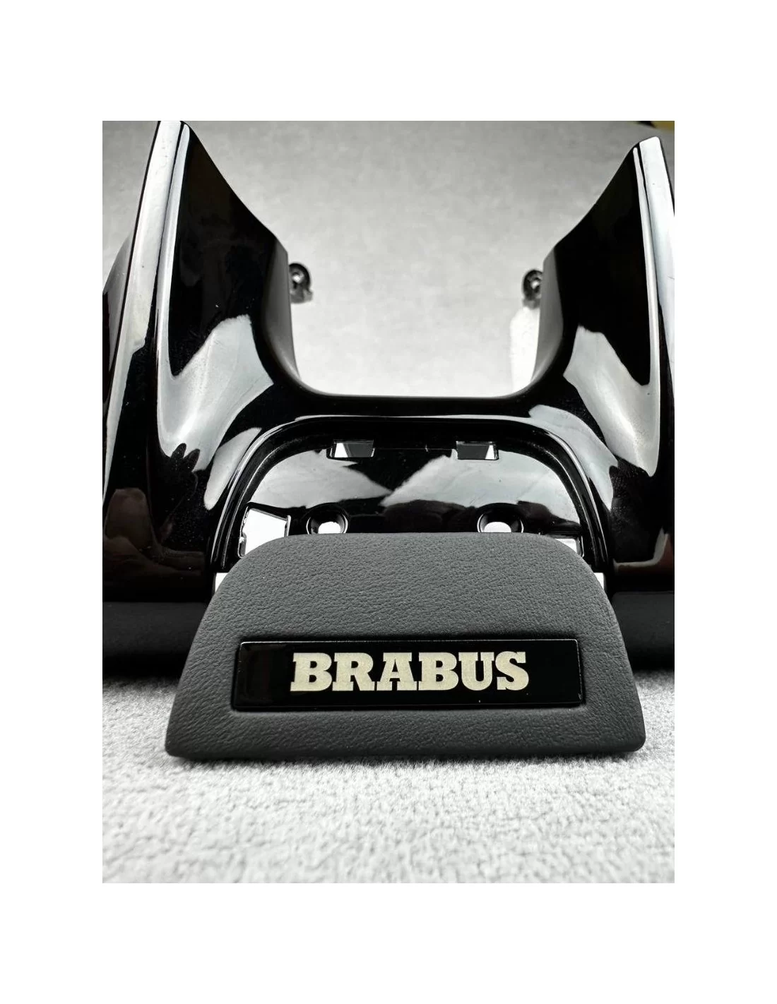  - Steering Wheels - 用于梅赛德斯-奔驰 W463A W464 AMG 的方向盘黑色徽章徽标 Brabus 嵌件 - 5 - 这款时尚的黑色 Brabus 方向盘徽章内嵌件可提升您的梅赛德斯-奔驰 W463A W464 的档次，使您的内