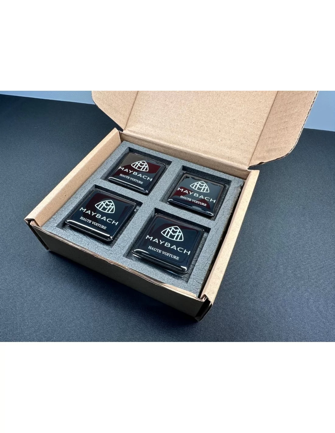  - logo & Emblems - Juego de emblemas metálicos MAYBACH para asientos de automóviles Mercedes-Benz - 2 - Mejore su Mercedes-Benz