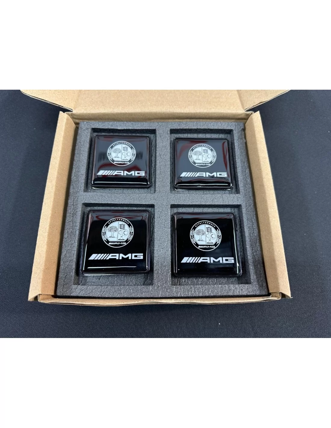 - logo & Emblems - Set d'emblèmes de sièges AMG AFFALTERBACH métallisés pour voitures Mercedes-Benz - 5 - Améliorez votre Merce  - logo & Emblems - Set d'emblèmes de sièges AMG AFFALTERBACH métallisés pour voitures Mercedes-Benz - 5 - Améliorez votre Merce