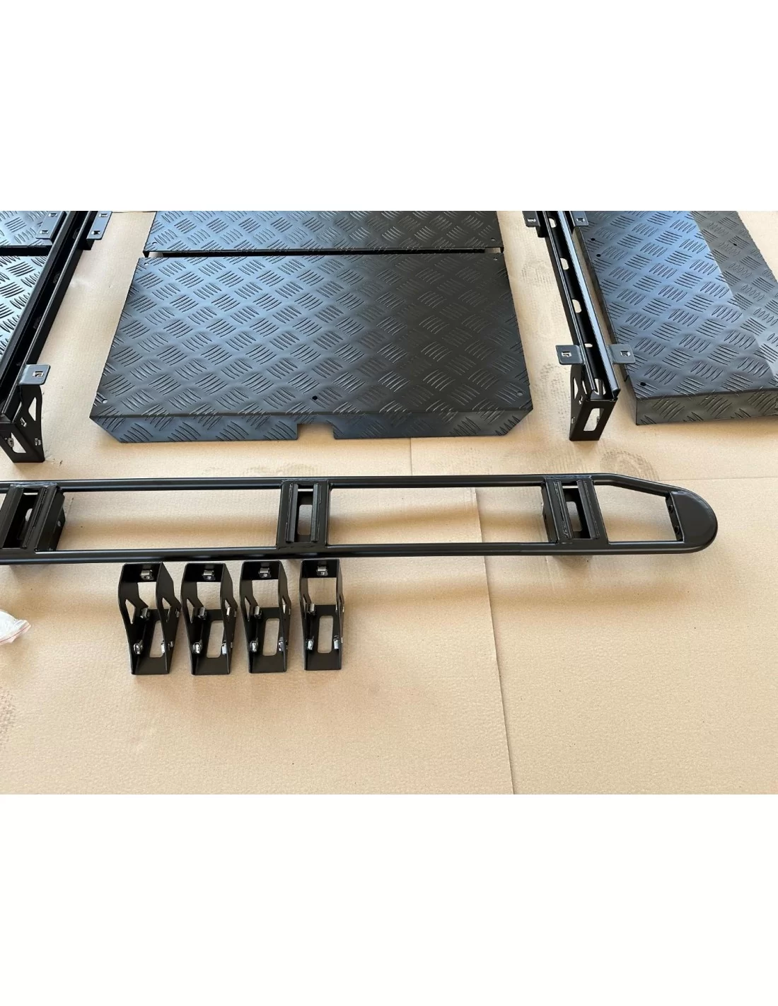 Galerie de toit métallique pour Mercedes-Benz W463A 6x6 G-Wagon G Class W463A XLP 900 6x6, Extérieur & Tuning G Class W463A XLP Galerie de toit métallique pour Mercedes-Benz W463A 6x6 G-Wagon G Class W463A XLP 900 6x6, Extérieur & Tuning G Class W463A XLP