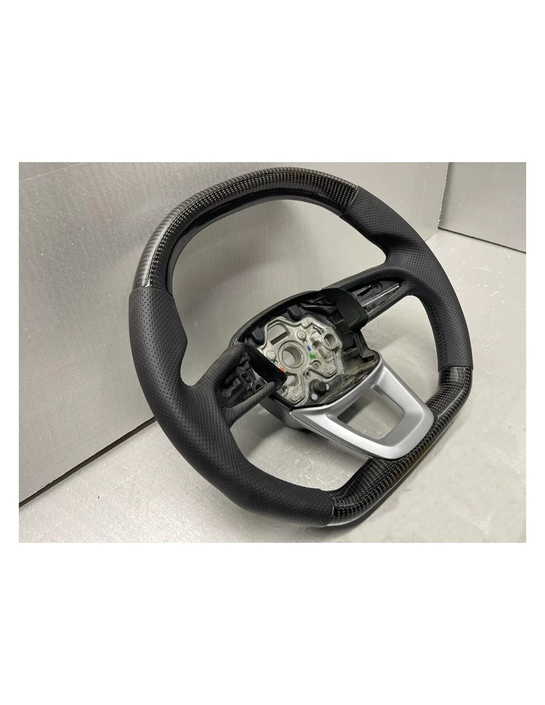  - Volante - Volante para Audi Q5 2018 de fibra de carbono - 2 - ¡Comprar Volante para Audi Q5 2018 Fibra de Carbono en Tunevers